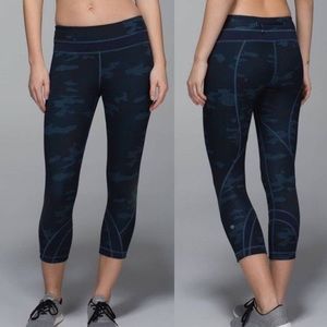 Lululemon Clip In Crop Camo Blue Size 6